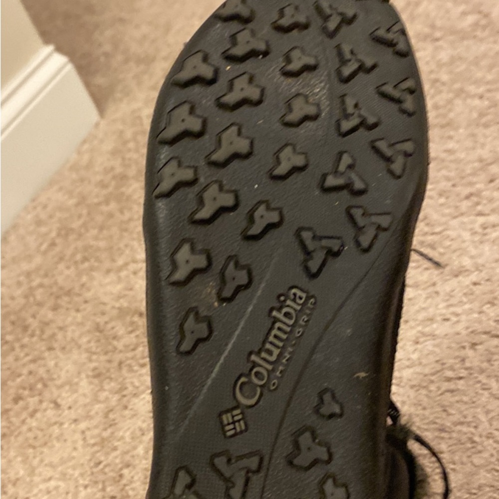 Columbia Waterprrof boots really good condition used 2 times size 10.it’s comfy - Picture 5 of 6